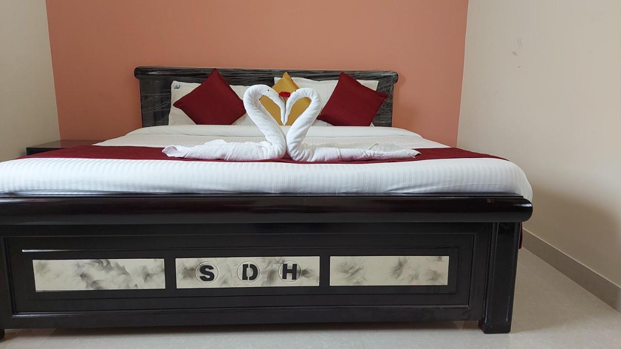 Sumukha Divine Holidays Tirupati Ngoại thất bức ảnh
